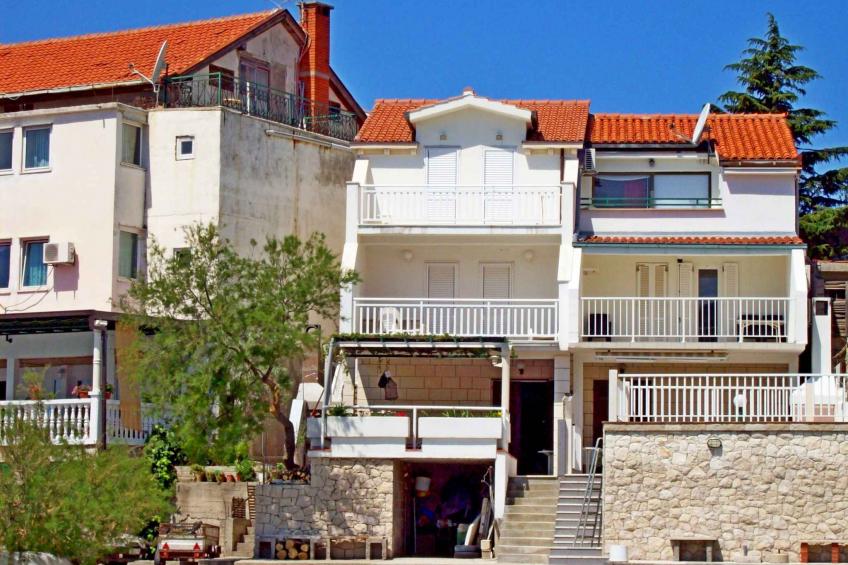 Ferienwohnung mit Klimaanlage und Terrasse, direkt am Meer in Klek - BF-RJP3R