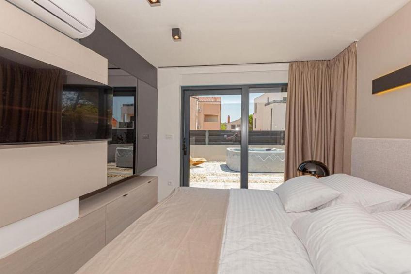 Luxury Contemporary Villa in Vodice with Pool, Sauna and Hot Tub - Four Bedroom Villa with pool - foto 22