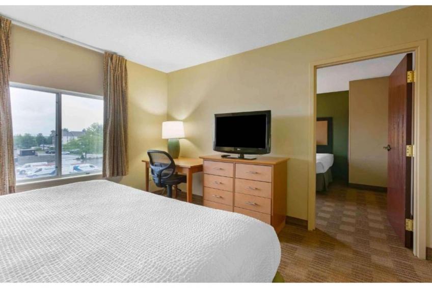 1 King Bed | Non-Smoking, Kitchen - foto 25