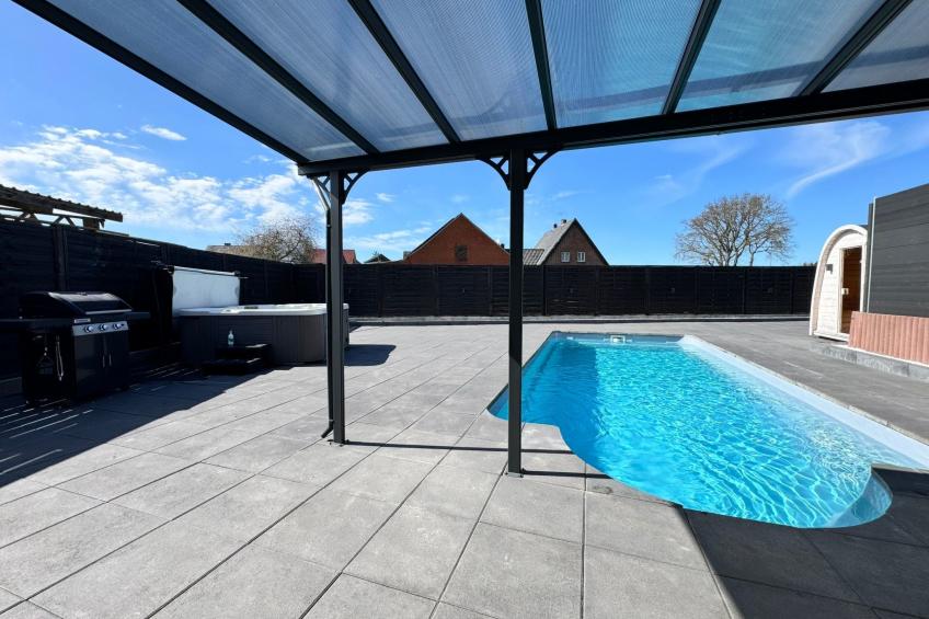 mit privat Hottub und Klima.