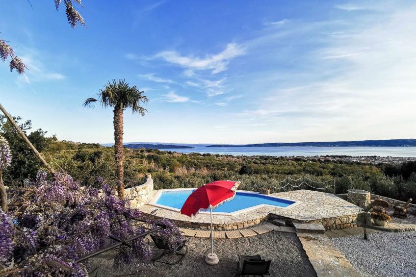 in Kaštel Lukšić mit großer Terrasse und Bergblick - foto 7
