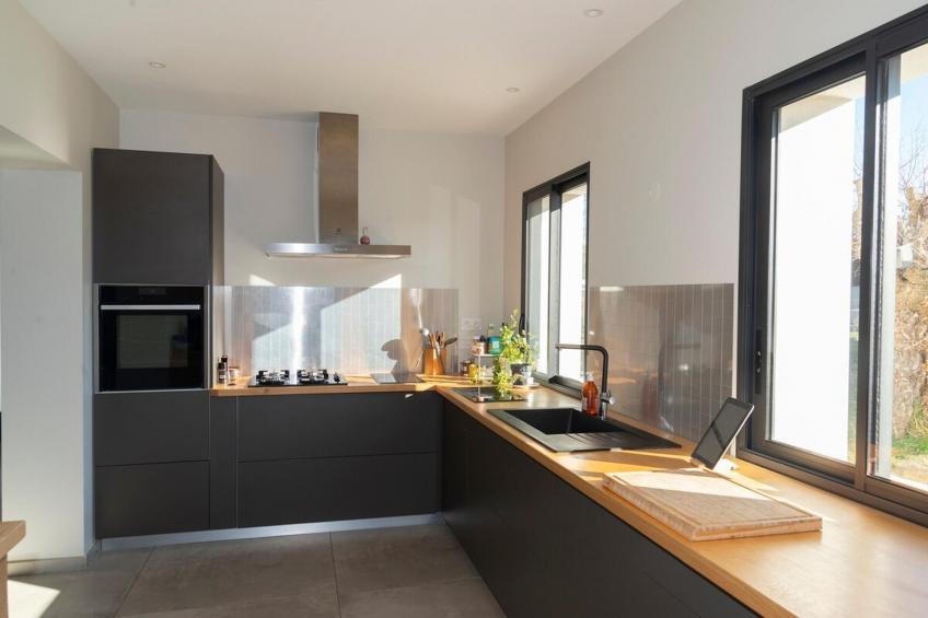 Belle maison avec piscine à débordement chauffée - foto 6