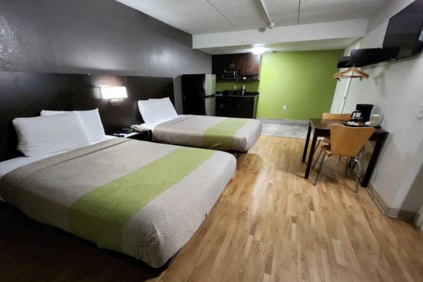 2 Full Beds  Non-Smoking Kitchen - foto 19