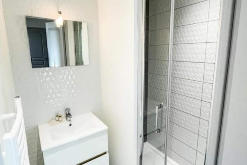 Appartement Rénové Avec Belle Pierre Et Climatisation Pour 2 Personnes - foto 15