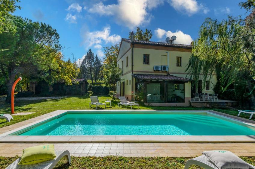 Licht unter den Buchen, Marche Urlaub, privater Pool