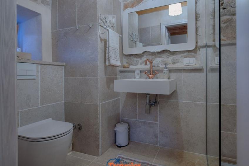 Schöne Steinvilla mit beheiztem Pool und Sauna - foto 41