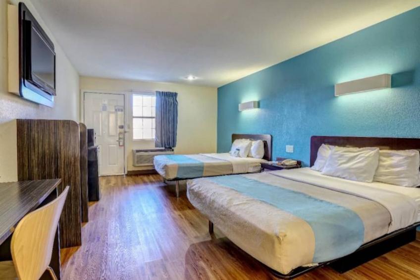 2 Queen Beds  Non-Smoking - foto 27