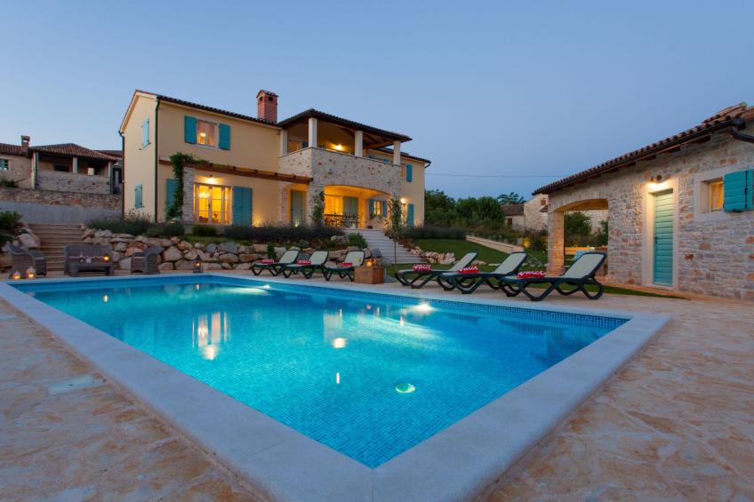 Villa mit Pool, Garten und Sommerküche - foto 51