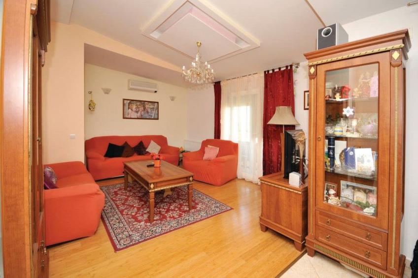 Chic and Stylish Kastel Novi Apartment with Pool - Five Bedroom Apartment With Pool - foto 2