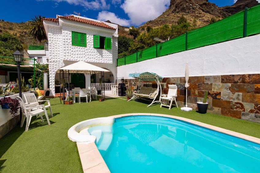 Grosses Haus mit eigenem Pool