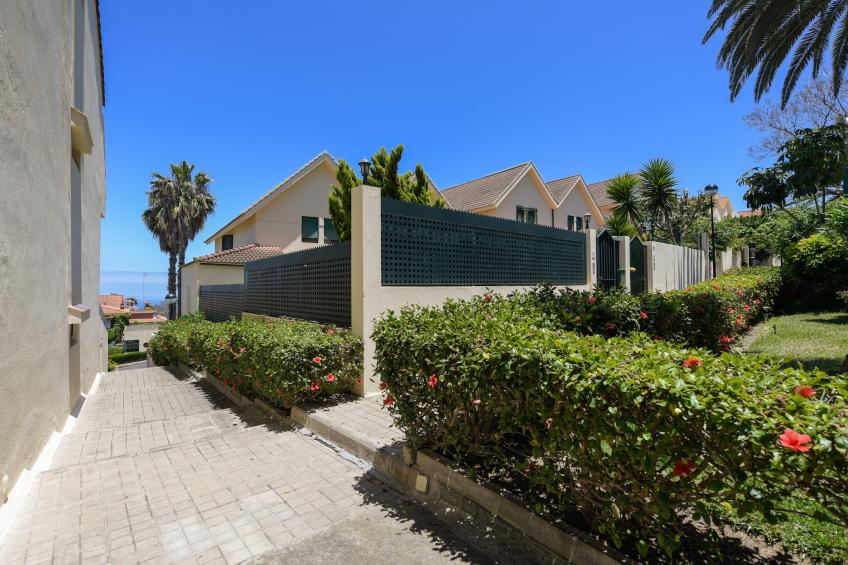 House with cozy garden BBQ and free parking - foto 40