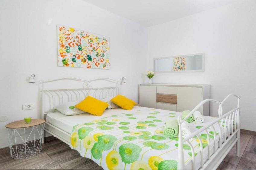 Tranquil Oasis Holiday Home Primorski Dolac with Pool - Three Bedroom Holiday Home with Pool - foto 10