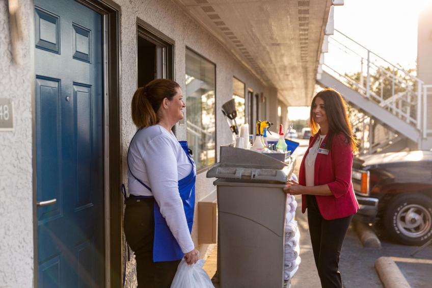 1 Queen Bed  Mobil Access Tub Nsmk Micfridg - foto 18