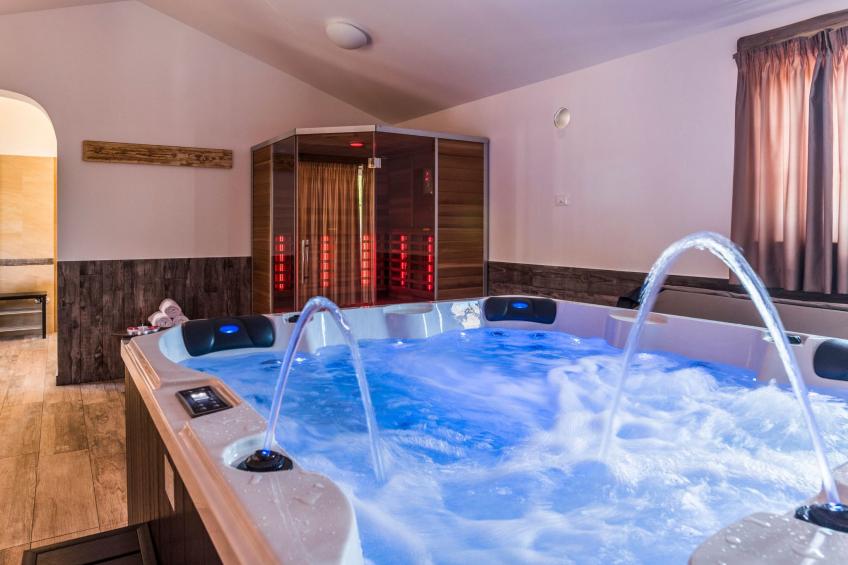 VILLA CON WELLNESS A 1 KM DAL MARE - foto 8