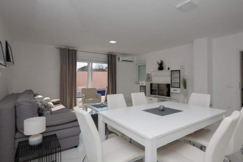 Charming Villa Nina with Pool - Four Bedroom Villa With Terrace and Swimming pool - foto 6