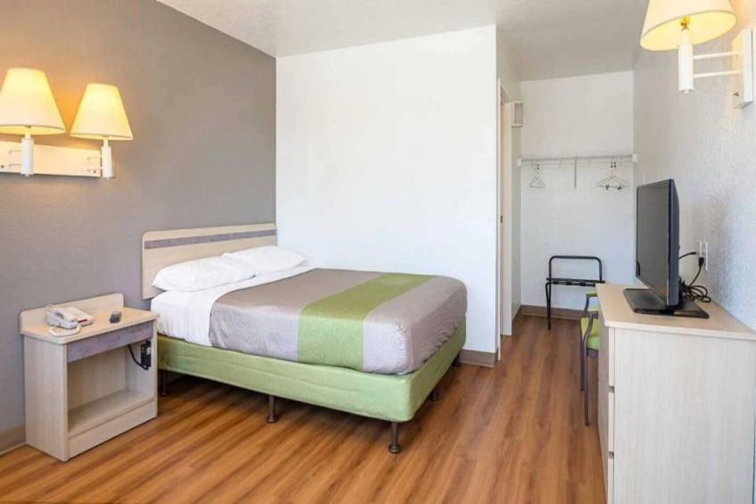 1 queen bed  kitchen - foto 4