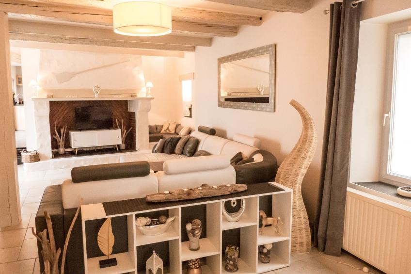 Schönes Haus in einem gemütlichen Dorf, durch das der Kanal verläuft - foto 5