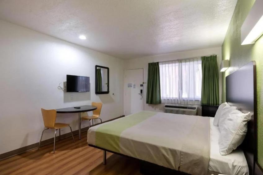 1 King Bed  Non-Smoking - foto 7