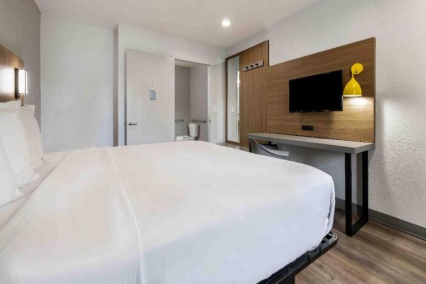 1 King Bed  Mobility Accessible Tub Nsmk - foto 4