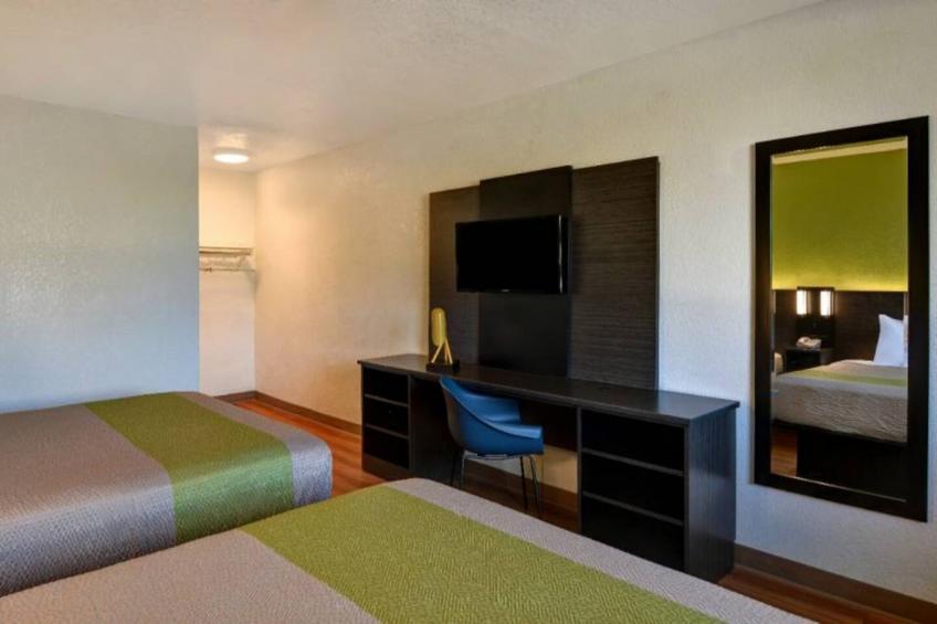 2 Queen Beds  Kitchen - foto 12