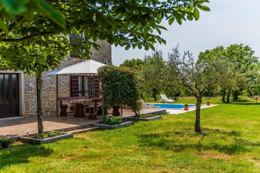 Schönes Haus mit großer grüner Umgebung, Pool - foto 21