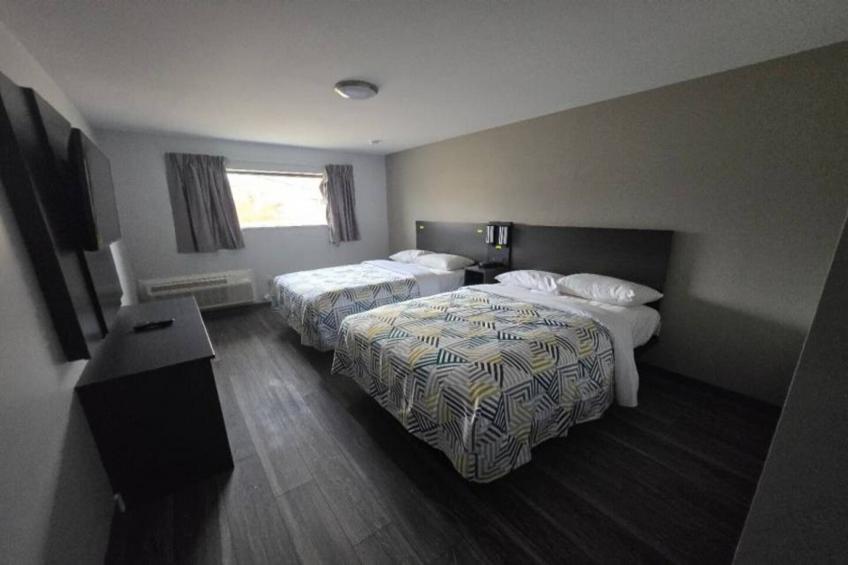 2 Queen Beds  Non-Smoking Micfridge - foto 8