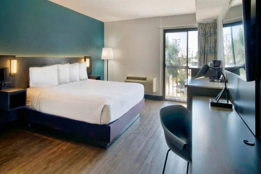 1 King Bed  Suite Non-Smoking - foto 20