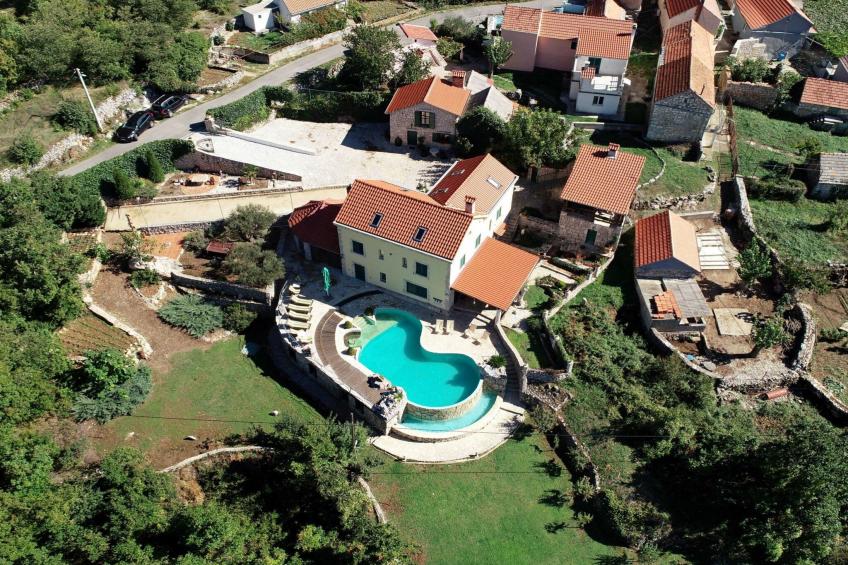 Authentic Dalmatian Hillside Escape with Pool, Sauna & BBQ - Seven Bedroom Holiday Home - foto 29