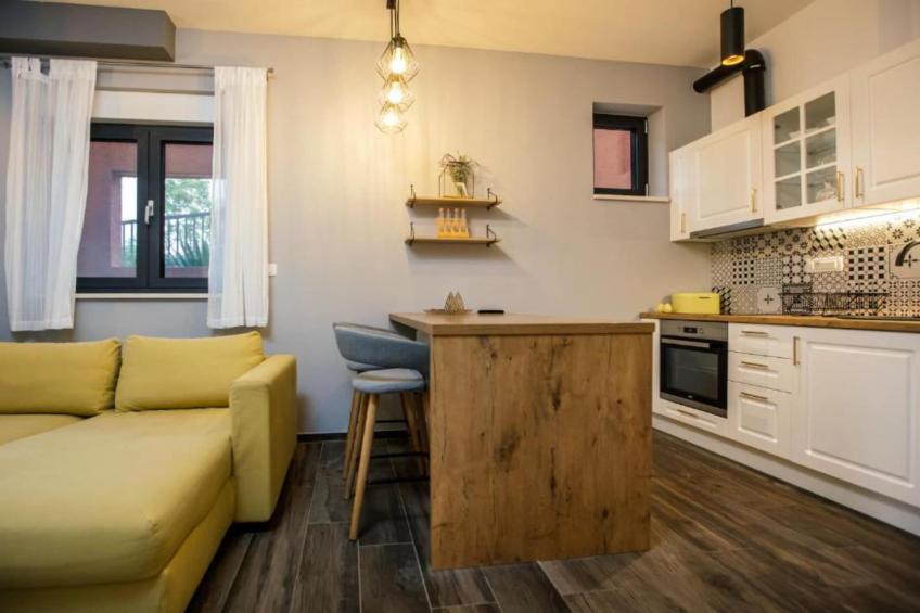 Luxury Villa Lara with Heated Pool, Hot-Tub and Sauna - Six Bedroom Villa with Pool - foto 2