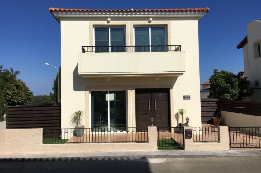 "Palmenvilla" mit privatem Balkon