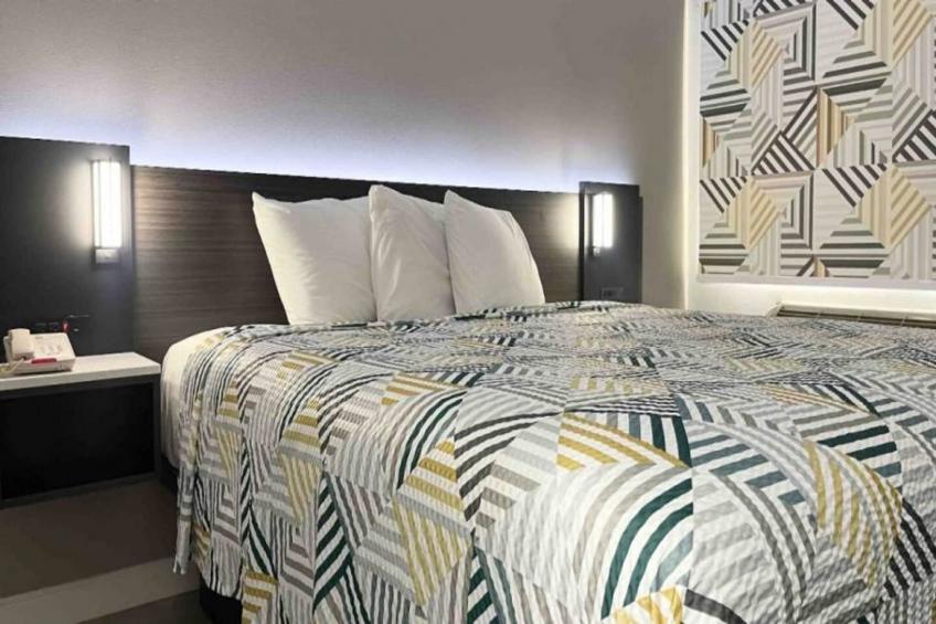 1 King Bed  Micfridge - foto 9