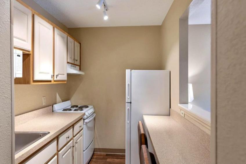 1 Queen Bed | Non-Smoking, Micfridge - foto 3