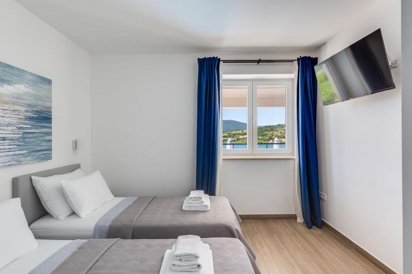 Escape on lake - foto 25