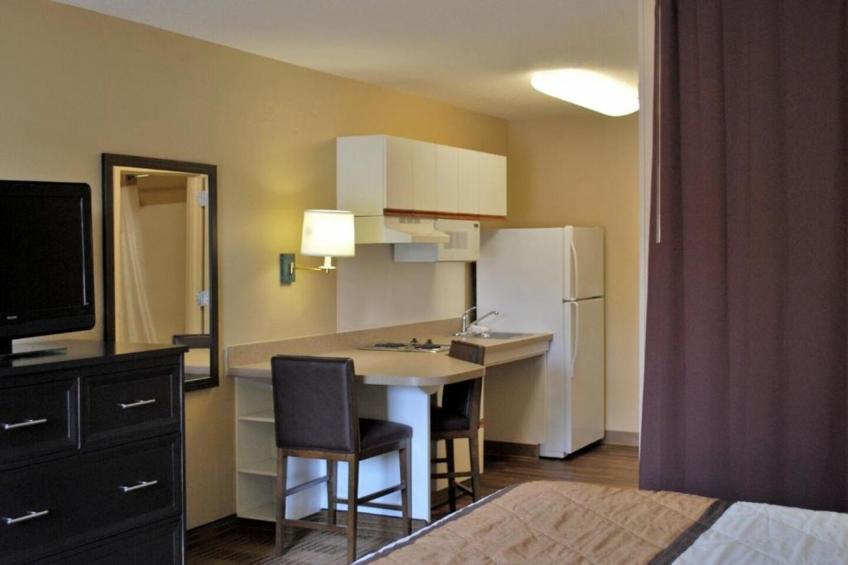 1 Queen Bed  Non-Smoking Kitchen - foto 6