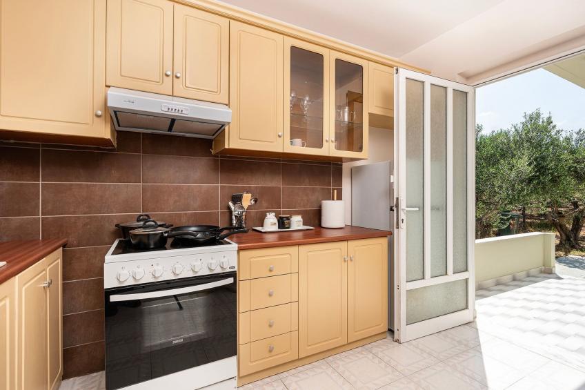 in einem Olivenhain in Strandnähe - foto 25