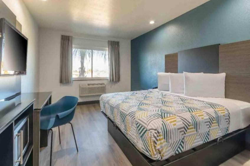 1 King Bed  Mob Acc Tub Ste Nsmk Micfridg - foto 14