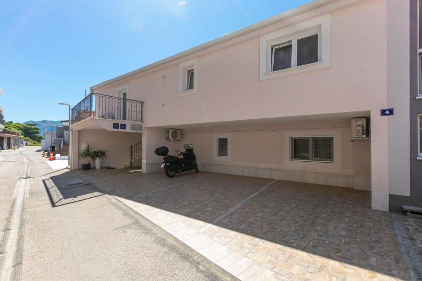 Apartments Hope (Dugi Rat) - Three-Bedroom Apartment with Jacuzzi  (Stanko) - foto 23