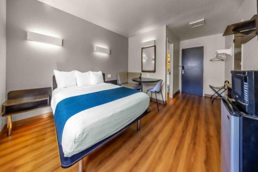 1 Queen Bed  Non-Smoking - foto 6