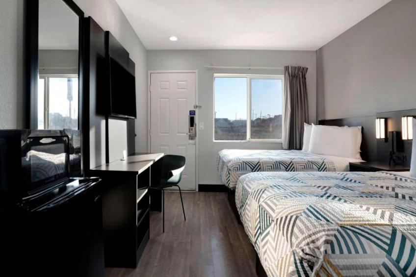 2 Queen Beds  Non-Smoking Micfridge - foto 7