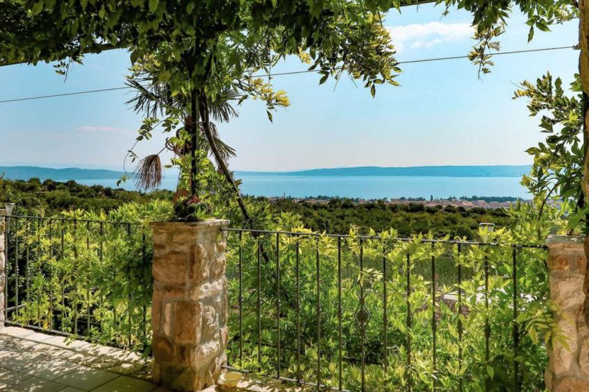 in Kaštel Lukšić mit großer Terrasse und Bergblick - foto 17
