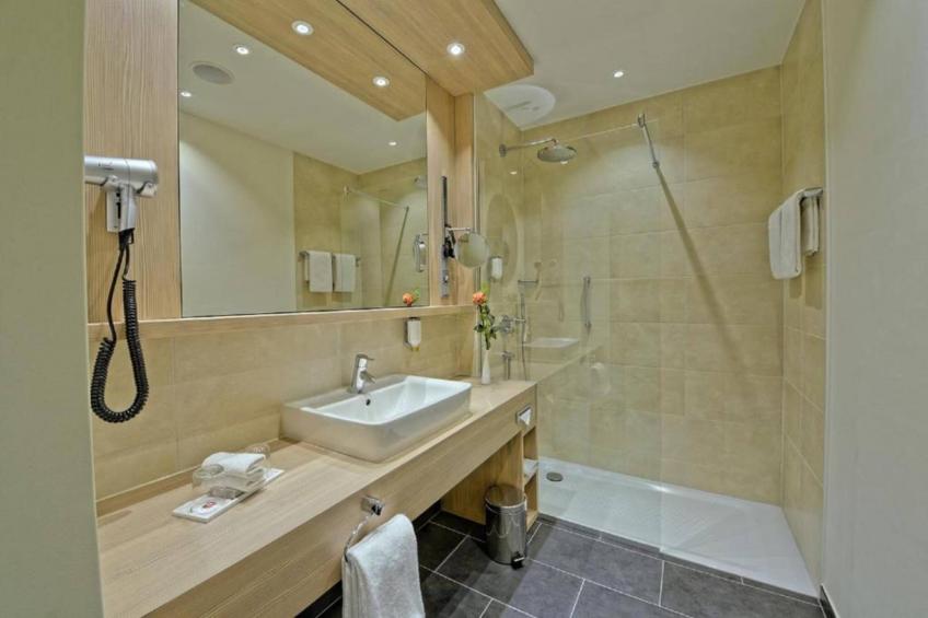 Sunday Hotel Stade Widukind Double room - foto 8