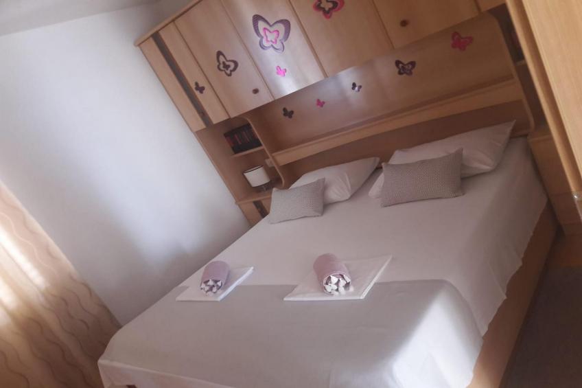 Mastrinka Bright Apartment with Free Parking and Modern Amenities - Two Bedroom Apartment - foto 3