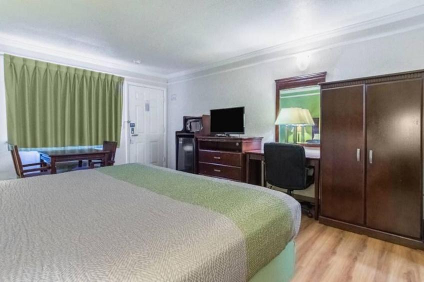 1 King Bed  Non-Smoking - foto 12
