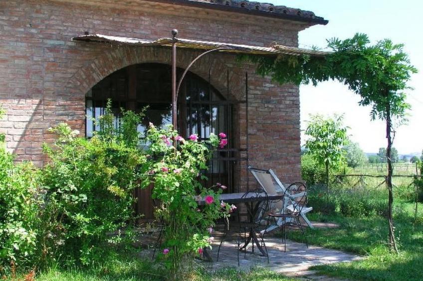 mit hoher Decke in der Wohnküche und eigener Laube