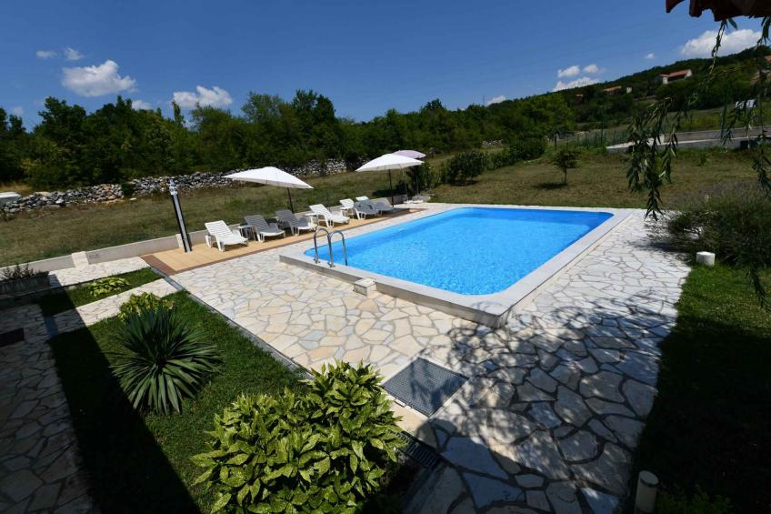 maison de vacances avec barbecue terrasse et piscine - BF-DPJT