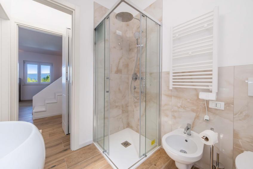 Privater Pool und herrlicher Seeblick - foto 34