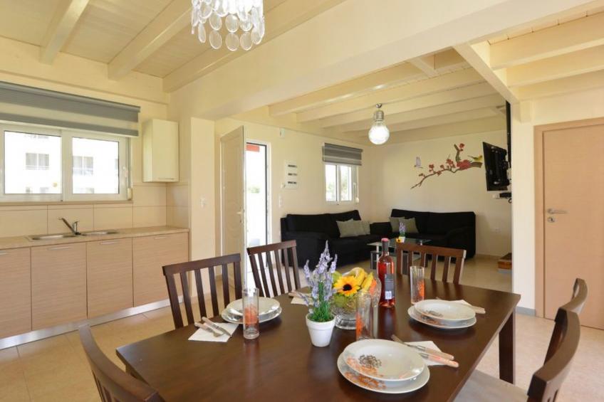 Haus in Kolympia mit Parkplatz und Bergblick - foto 25