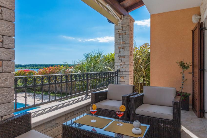 in Pomer mit privatem beheizten Pool und Meerblick - foto 5