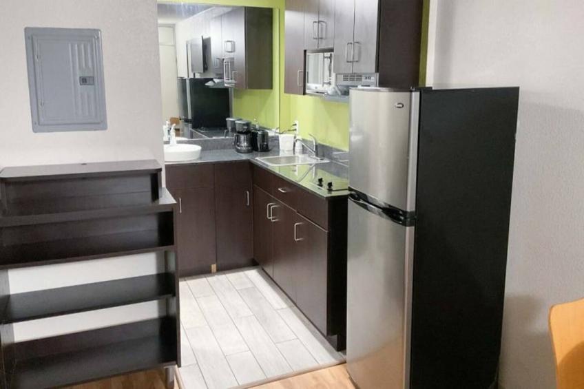 1 King Bed  Smoking Kitchen - foto 9