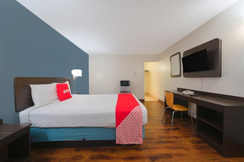 Premium Queen Bed with Kitchenette - foto 16